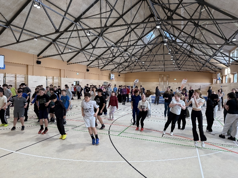 Eisenach’s Jahnsporthalle Inauguration: Sports & Games